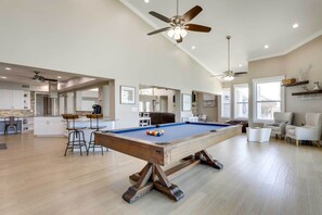 Pool Table | Central Heating & A/C | 3 Mi to Treasure Island Beach