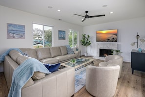 Spacious living room with 65" flat screen TVl