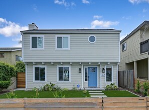 Charming and newly remodeled Dana Point Lantern District home 