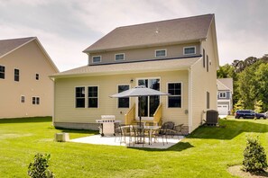 Patio | Shaded Outdoor Dining Table | Gas Grill | Backyard | Fire Pit