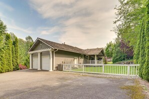 Parking | Driveway (4 Vehicles) | Duplex