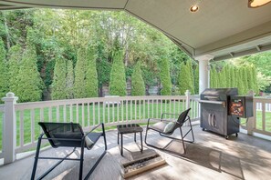 Deck | Outdoor Seating Areas | Charcoal Grill