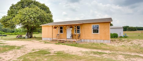 Thackerville Vacation Rental | 2BR | 1BA | 3 Steps Required | 1,000 Sq Ft