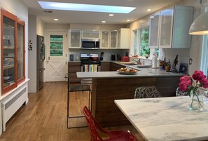 spacious eat-in kitchen with seating for 6