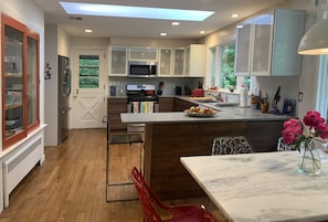 spacious eat-in kitchen with seating for 6
