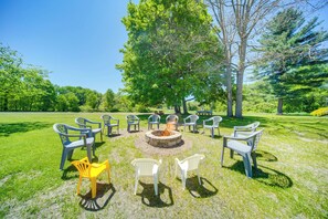 Private Yard | Wood-Burning Fire Pit (Wood Provided)