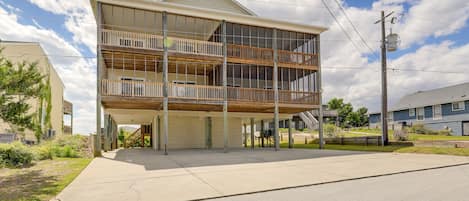 Atlantic Beach Vacation Rental | 4BR | 3BA | 1,500 Sq Ft | Staircase to Enter