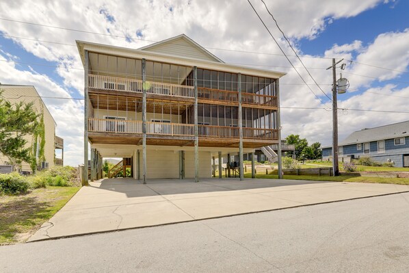 Atlantic Beach Vacation Rental | 4BR | 3BA | 1,500 Sq Ft | Staircase to Enter