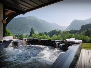 Jacuzzi & view