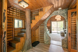 Stairs in the entryway to the main sleeping area - careful, no railing!