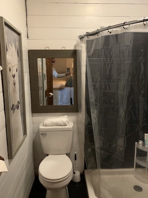 Second bedroom ensuite