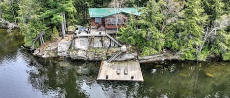 PANORAMA LAKEFRONT COTTAGE