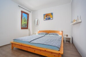 Schlafzimmer 1