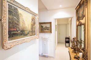 Common area (corridors, hall)