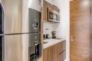 An equipped kitchen with all the basics you’d need to prepare a meal at home