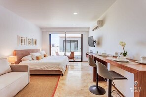 This adorable 544 sq ft | 50 sq m studio is located in a great place in downtown Playa del Carmen