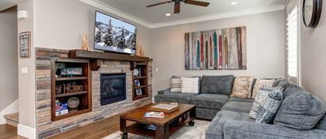 Large Living Room w/ Fireplace