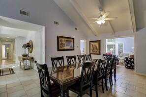 2 Sandpiper - Dining room