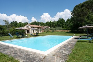 Building Exterior, Outdoor, Pool