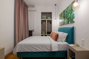 Bedroom, Bed