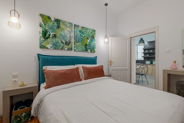 Bedroom, Bed
