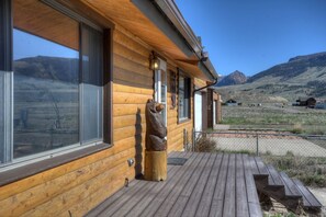 Warrick Cabin VRC Rental Home - Front Porch and Entrance