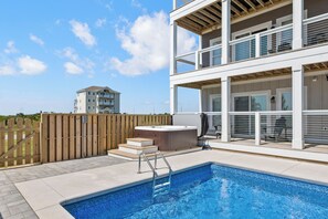HISA01: Grey Pearl Villa | Pool Area w/ Hot Tub