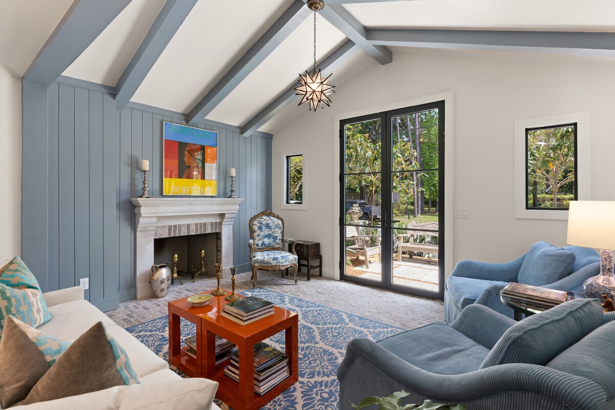 Quaint Cottage near the village with pool