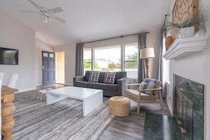 Living room/entrance