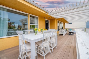 Front Deck / Entrance