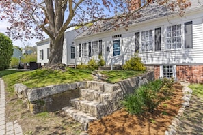 Captain's House (right) and School House (Cottage, right).