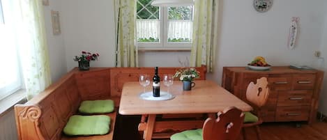 Ferienwohnung, 100 qm, 2 Schlafzimmer, max. 4 Personen-Essbereich