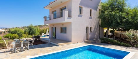 Beautiful villa with private pool and terrace with sea views