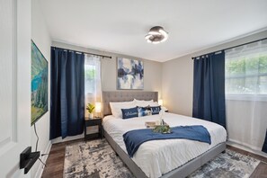 Indoors, Home Decor, Bed, Furniture, Lamp