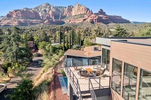 Large wLarge deck providing fantastic view of multiple red rock formations in the area!indow viewing are of multiple red rock formations!