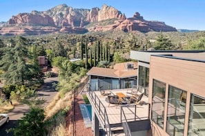 Large wLarge deck providing fantastic view of multiple red rock formations in the area!indow viewing are of multiple red rock formations!