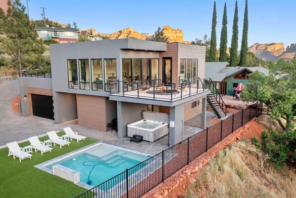 Exceptional 360 Exceptional 360 degree red rock views at the new property in Uptown!red rock views at the new property in Uptown!
