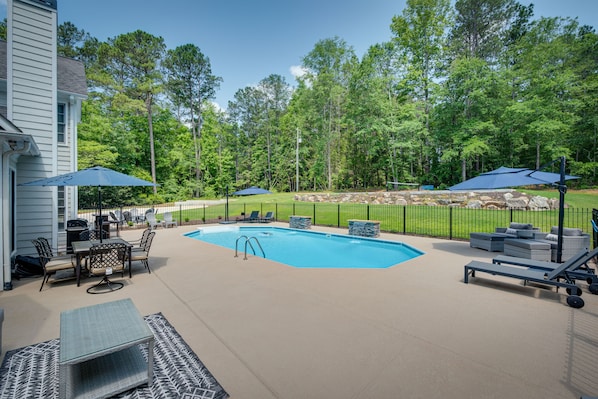 Newnan Vacation Rental | 5BR | 5BA | 4,000 Sq Ft | Stairs Required