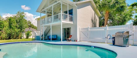 Palmetto Vacation Rental | 3BR | 2BA | 1,364 Sq Ft | Stairs Required