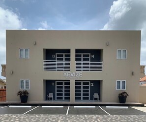 Xevize Apartment 4-Modern-2BDR-1BTH-perfect location (267)