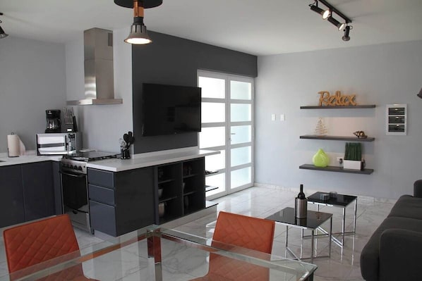 Xevize Apartment 4-Modern-2BDR-1BTH-perfect location (266)