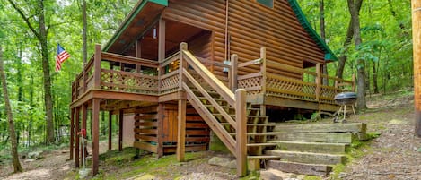 Herber Springs Vacation Rental | Studio | 1.5BA | 1,018 Sq Ft | Stairs Required