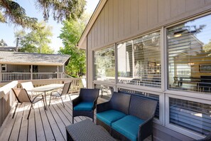 Deck | Gas Grill | Partial Golf Course View