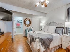 005 MCM House Master bedroom and bath; smart TV, comfortable queen bed. 