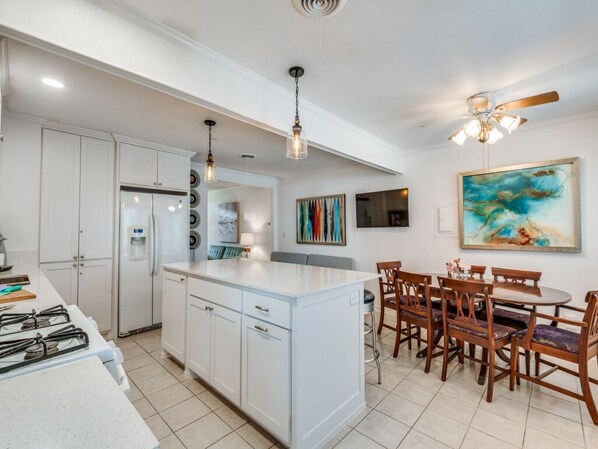 001 MCM House, Kitchen chef's delight; quartz counters, smart TV, vintage dining