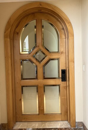 New entryway - true 2 bedroom-no lock offs