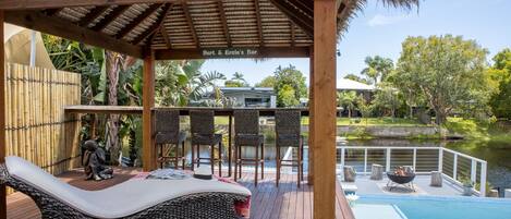 Balinese hut - Water front property with a heated magnesium pool!