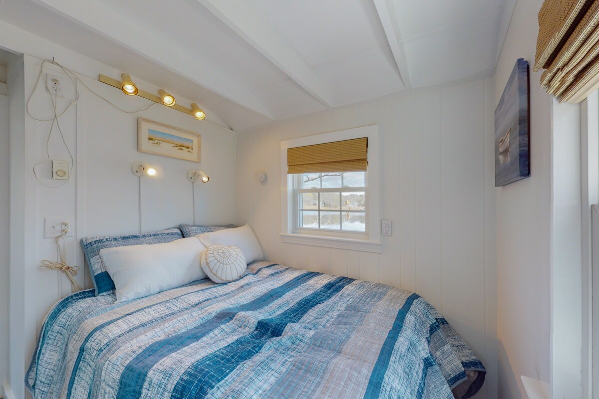 Stunning home on the bay with fantastic views, central AC, W/D, & water access