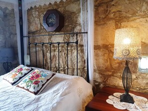 Beautiful traditionaolover 100 years old four post bed with handmade accessories