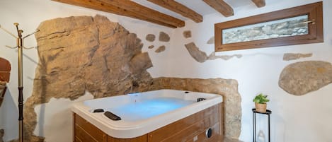 Indoor spa tub